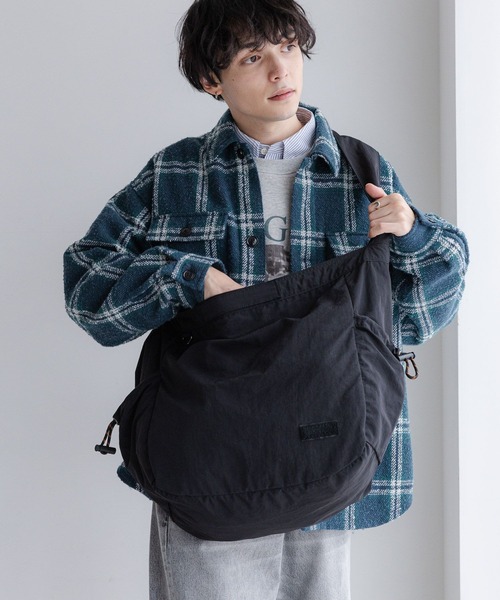 UNIVERSAL OVERALL（ユニバーサルオーバーオール）の「【UNIVERSAL OVERALL】2WAY/ナイロンショルダーバッグ（ショルダーバッグ・メンズ・オフホワイト/グレー/ブラック・FREE）」の3枚目の写真