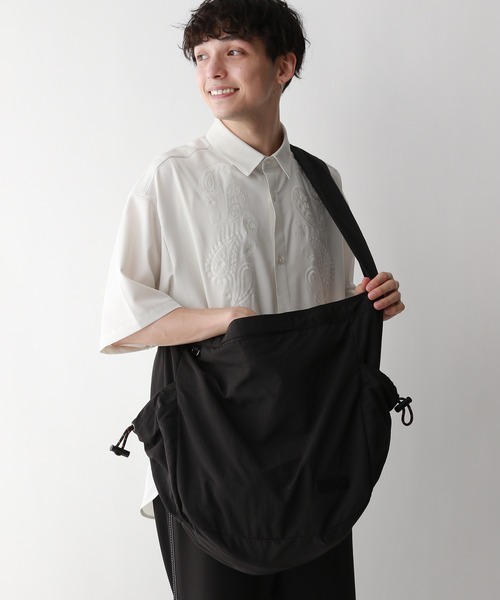 UNIVERSAL OVERALL（ユニバーサルオーバーオール）の「【UNIVERSAL OVERALL】2WAY/ナイロンショルダーバッグ（ショルダーバッグ・メンズ・オフホワイト/グレー/ブラック・FREE）」の7枚目の写真