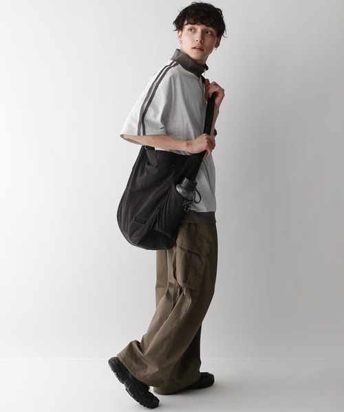 UNIVERSAL OVERALL（ユニバーサルオーバーオール）の「【UNIVERSAL OVERALL】2WAY/ナイロンショルダーバッグ（ショルダーバッグ・メンズ・オフホワイト/グレー/ブラック・FREE）」の4枚目の写真