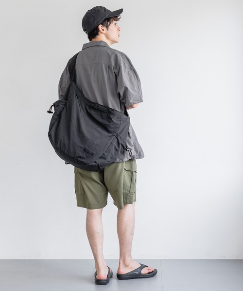 UNIVERSAL OVERALL（ユニバーサルオーバーオール）の「【UNIVERSAL OVERALL】2WAY/ナイロンショルダーバッグ（ショルダーバッグ・メンズ・オフホワイト/グレー/ブラック・FREE）」の21枚目の写真