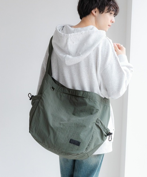 UNIVERSAL OVERALL（ユニバーサルオーバーオール）の「【UNIVERSAL OVERALL】2WAY/ナイロンショルダーバッグ（ショルダーバッグ・メンズ・オフホワイト/グレー/ブラック・FREE）」の15枚目の写真