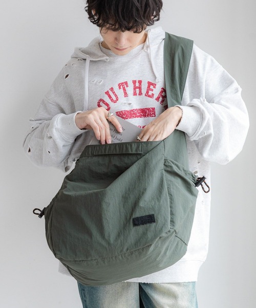 UNIVERSAL OVERALL（ユニバーサルオーバーオール）の「【UNIVERSAL OVERALL】2WAY/ナイロンショルダーバッグ（ショルダーバッグ・メンズ・オフホワイト/グレー/ブラック・FREE）」の16枚目の写真