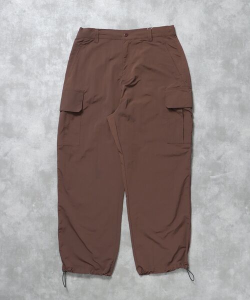 FFEIN(フェイン)の「【FFEIN(フェイン)】ナイロンテックワイドカーゴパンツ / ドローコード ブロークコア シティ ワンポイント シンプル ノームコア(カーゴパンツ・メンズ・グレー/ブラック/アイボリー/カーキ/ネイビー/ブラウン・SMALL/MEDIUM/LARGE/X-SMALL)」の4枚目の写真