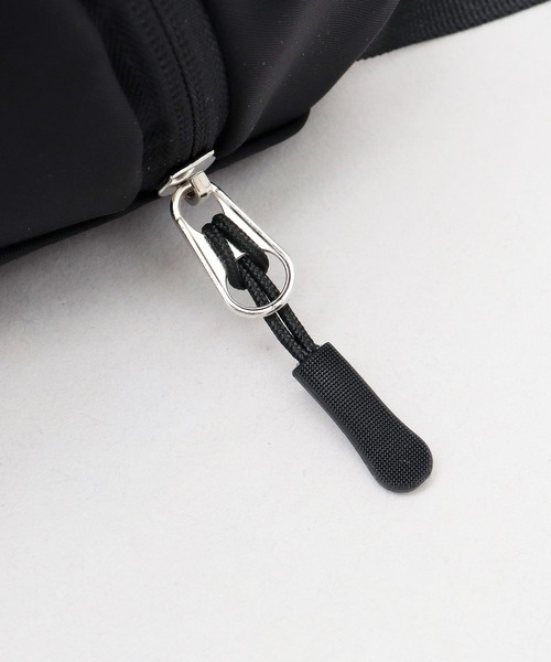 撥水ナイロン 9ポケット ワンショルダー スリングバッグ（ボディバッグ