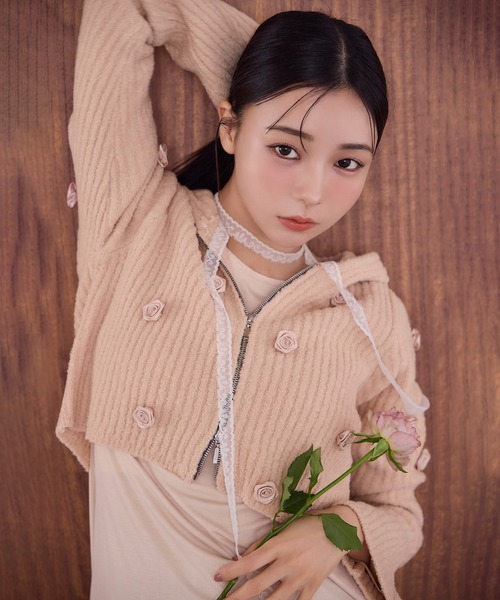 one after another NICE CLAUP(ワンアフターアナザーナイスクラップ)の「ローズニットパーカー(パーカー・レディース・ピンク/ブラック/オフホワイト・FREE)」の4枚目の写真