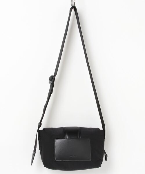JACQUEMUS(ジャックムス)の「LE PETIT MESSENGER BAMBIN(ショルダーバッグ・メンズ・ブラック・ONE SIZE)」の2枚目の写真