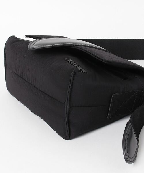 JACQUEMUS(ジャックムス)の「LE PETIT MESSENGER BAMBIN(ショルダーバッグ・メンズ・ブラック・ONE SIZE)」の3枚目の写真