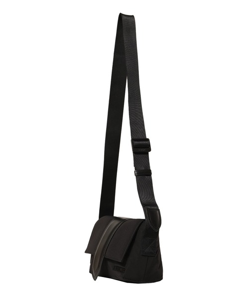 JACQUEMUS(ジャックムス)の「LE PETIT MESSENGER BAMBIN(ショルダーバッグ・メンズ・ブラック・ONE SIZE)」の8枚目の写真