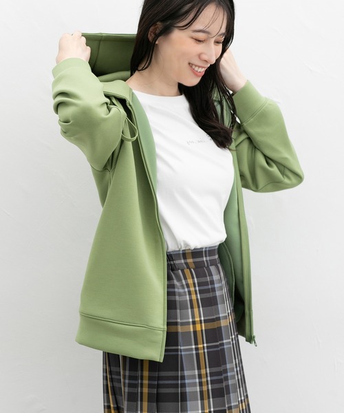 Honeys(ハニーズ)の「きれいめジップパーカー(パーカー・レディース・ネイビー/ダークブルー/スミクロ/アイボリー/ブラック/スモークピンク/オリーブ/グレイッシュベージュ・S/M/L/LL/3L)」の6枚目の写真
