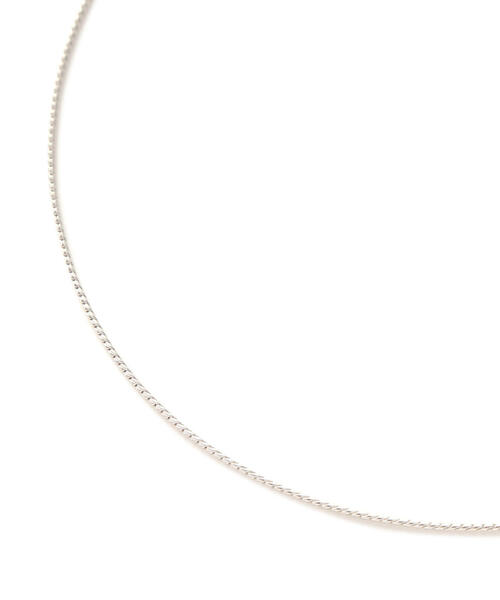 NATURAL BEAUTY BASIC（ナチュラルビューティーベーシック）の「ヘキサゴンビジューループタイネックレス（ネックレス・レディース・シルバー/ゴールド・ﾌﾘ-）」の5枚目の写真