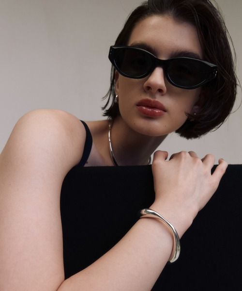 JOSE MOON(ジョゼムーン)の「CURVE METAL BANGLE(バングル/リストバンド・レディース・シルバー/ゴールド・FREE)」の5枚目の写真
