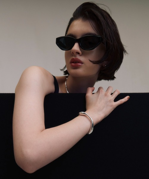 JOSE MOON(ジョゼムーン)の「CURVE METAL BANGLE(バングル/リストバンド・レディース・シルバー/ゴールド・FREE)」の6枚目の写真