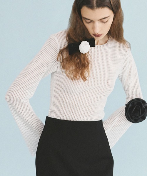 kiehtova(キエトヴァ)の「【kiehtova】BELL SLEEVE MESH KNIT KTWR4(ニット/セーター・レディース・ブラック/ホワイト・FREE)」の2枚目の写真