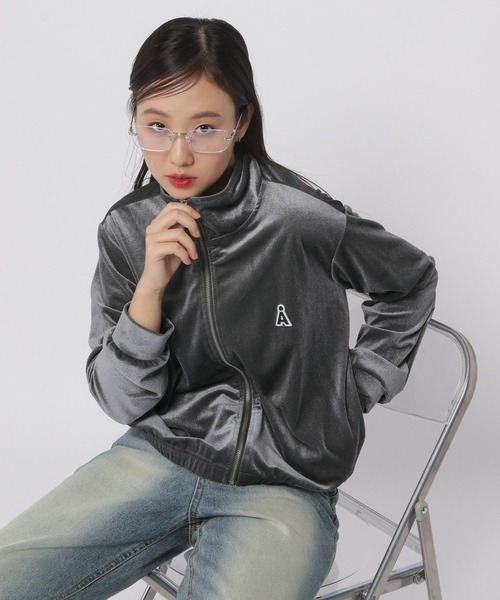 ALAND（エーランド）の「【UNISEX】ALAND／ベロアZIPジャージ（ジャージ・レディース・チャコール/ブラック・SMALL/LARGE）」の2枚目の写真