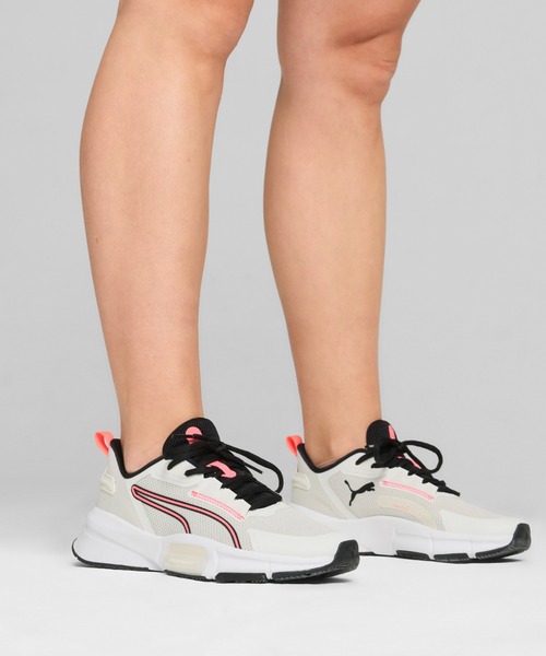PUMA(プーマ)の「PUMA プーマ ウィメンズ トレーニング パワーフレーム 3 シューズ(スニーカー・レディース・プラム/グレー系その他/ブラック系その他・22.5cm/23.5cm/24.0cm/25.0cm/24.5cm/23.0cm/22.0cm/25.5cm)」の1枚目の写真