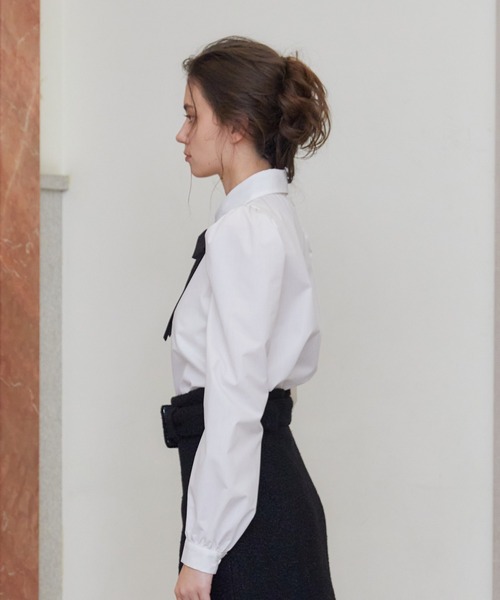 REDYAZEL（レディアゼル）の「リボンタイパフスリーブブラウス（シャツ/ブラウス・レディース・ベージュ系その他/オフホワイト/ネイビー系・FREE）」の4枚目の写真