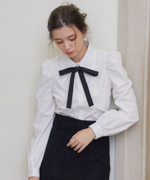 REDYAZEL（レディアゼル）の「リボンタイパフスリーブブラウス（シャツ/ブラウス・レディース・ベージュ系その他/オフホワイト/ネイビー系・FREE）」の10枚目の写真