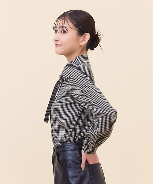 REDYAZEL（レディアゼル）の「リボンタイパフスリーブブラウス（シャツ/ブラウス・レディース・ベージュ系その他/オフホワイト/ネイビー系・FREE）」の18枚目の写真