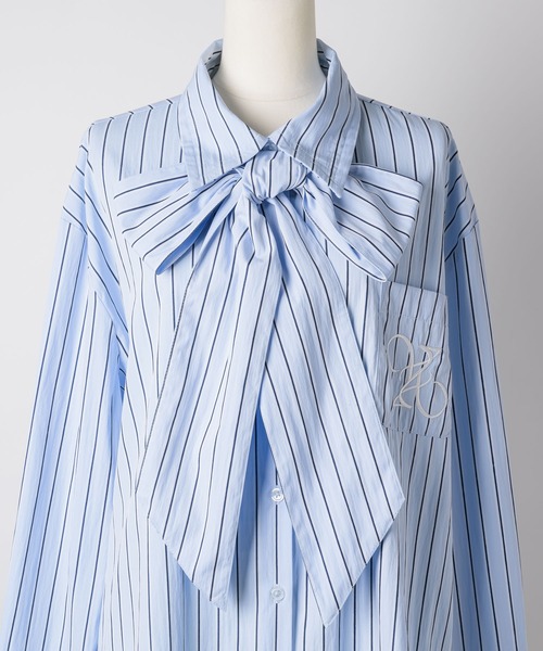 VIOLETTA（ヴィオレッタ）の「ストライプ柄ボウタイシャツ（シャツ/ブラウス・レディース・アイボリー/ブルー・FREE）」の6枚目の写真