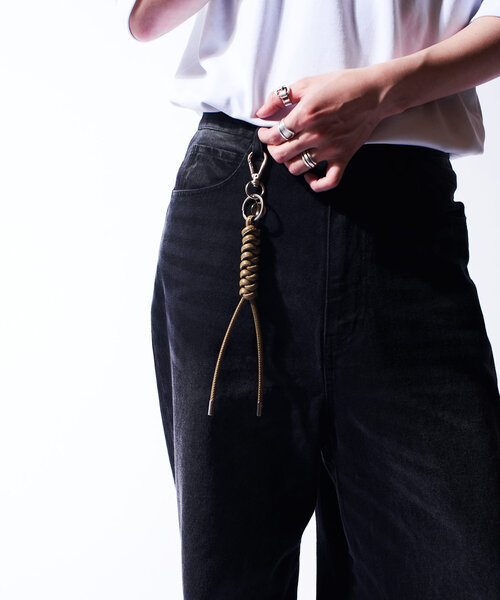 ITTI（イッチ）の「【ITTI/イッチ】CRISTY SNAKEKNOT CHARM / STCOW（ブローチ/コサージュ・メンズ・ブラック/アイボリー/バーガンディー/グレー系その他・FREE）」の17枚目の写真