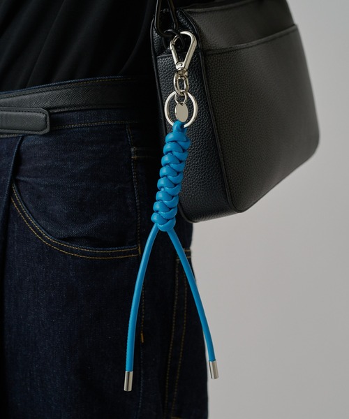 ITTI(イッチ)の「【ITTI/イッチ】CRISTY SNAKEKNOT CHARM / STCOW(キーケース/キーアクセサリー・メンズ・ブラック/アイボリー/バーガンディー/グレー系その他/ブルー系その他・FREE)」の4枚目の写真