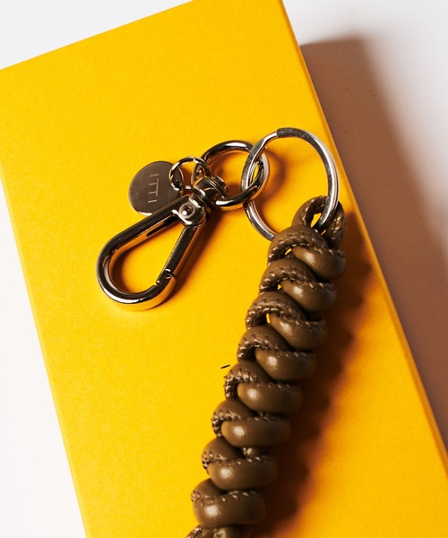 ITTI（イッチ）の「【ITTI/イッチ】CRISTY SNAKEKNOT CHARM / STCOW（ブローチ/コサージュ・メンズ・ブラック/アイボリー/バーガンディー/グレー系その他・FREE）」の8枚目の写真