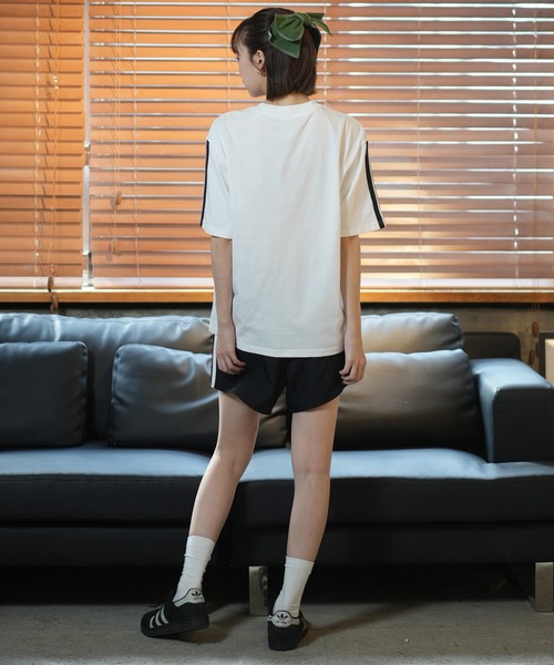 adidas(アディダス)の「adidas/アディダス スリーストライプス Tシャツ KVC57(Tシャツ/カットソー・レディース・ブラック×ホワイト/グレー×ホワイト/ホワイト×ブラック・L/M/S)」の8枚目の写真