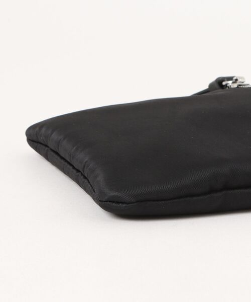 A.P.C.（アーペーセー）の「NECK POUCH REPEAT（ボディバッグ/ウエストポーチ・メンズ・ブラック・ONESIZE）」の3枚目の写真