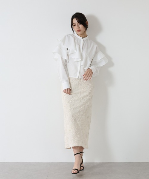 J by blue(ジェイバイブルー)の「ショートアシメラッフルシャツ(シャツ/ブラウス・レディース・ホワイト/ブルー/ブラック・MEDIUM)」の9枚目の写真