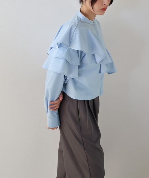 J by blue(ジェイバイブルー)の「ショートアシメラッフルシャツ(シャツ/ブラウス・レディース・ホワイト/ブルー/ブラック・MEDIUM)」の11枚目の写真
