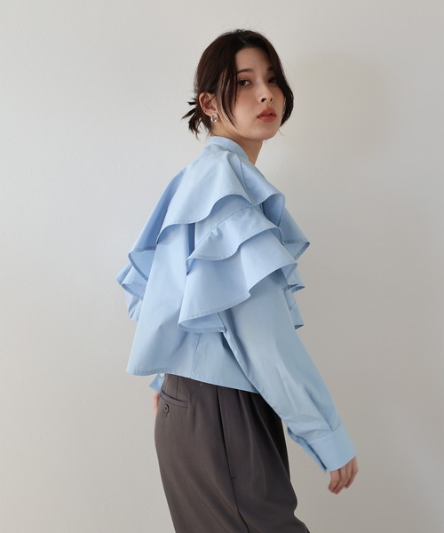 J by blue(ジェイバイブルー)の「ショートアシメラッフルシャツ(シャツ/ブラウス・レディース・ホワイト/ブルー/ブラック・MEDIUM)」の12枚目の写真