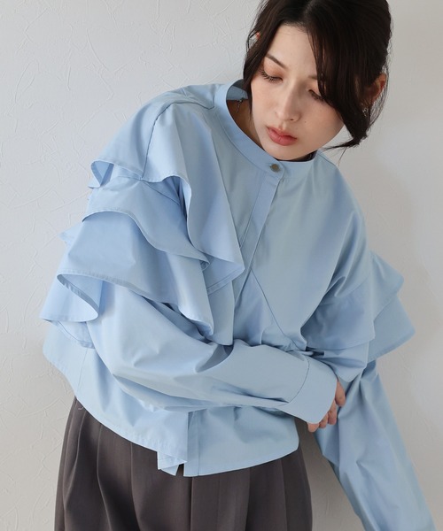 J by blue(ジェイバイブルー)の「ショートアシメラッフルシャツ(シャツ/ブラウス・レディース・ホワイト/ブルー/ブラック・MEDIUM)」の14枚目の写真