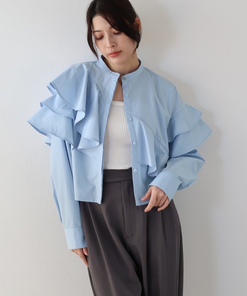 J by blue(ジェイバイブルー)の「ショートアシメラッフルシャツ(シャツ/ブラウス・レディース・ホワイト/ブルー/ブラック・MEDIUM)」の15枚目の写真