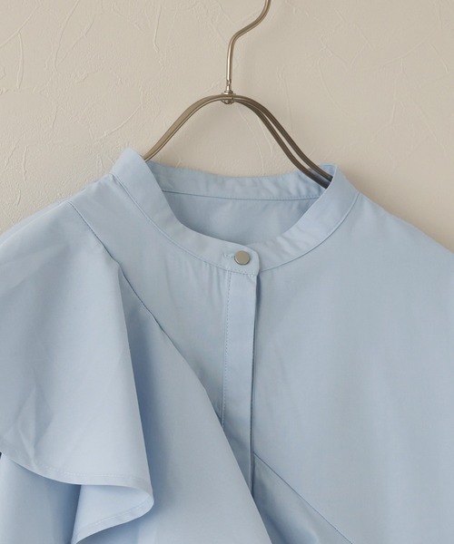 J by blue(ジェイバイブルー)の「ショートアシメラッフルシャツ(シャツ/ブラウス・レディース・ホワイト/ブルー/ブラック・MEDIUM)」の21枚目の写真