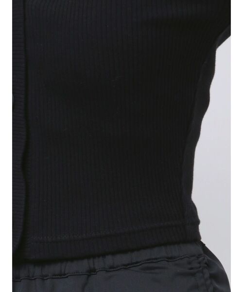 EMODA(エモダ)の「フロントボタンショートトップ(Tシャツ/カットソー・レディース・ホワイト/ブラック/ブルー・FREE)」の4枚目の写真