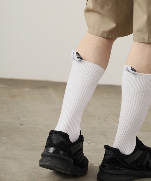 TAKAHIROMIYASHITATheSoloIst.（タカヒロミヤシタザソロイスト）の「TAKAHIROMIYASHITATheSoloIst./タカヒロミヤシタザソロイスト.×decka Quality socks/デカクオリティソックス middleweight ribbed mid socks. 靴下（ソックス/靴下・メンズ・ブラック/ホワイト・25-28）」の7枚目の写真