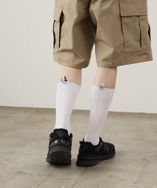 TAKAHIROMIYASHITATheSoloIst.（タカヒロミヤシタザソロイスト）の「TAKAHIROMIYASHITATheSoloIst./タカヒロミヤシタザソロイスト.×decka Quality socks/デカクオリティソックス middleweight ribbed mid socks. 靴下（ソックス/靴下・メンズ・ブラック/ホワイト・25-28）」の6枚目の写真