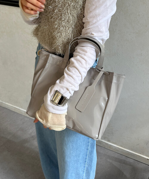 DouDou(ドゥドゥ)の「【WEB限定】ソフトエナメルショッパーミニ(ショルダーバッグ・レディース・ライトグレー/ブルー系その他/ベージュ/ネイビー・FREE)」の6枚目の写真