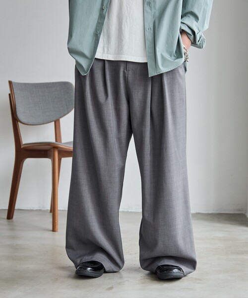 PUBLUX（パブリュクス）の「PUBLUX/パブリュクス タックワイドスラックス(限定展開)（スラックス・メンズ・ブラック/グレー/ネイビー・LARGE/MEDIUM/SMALL）」の3枚目の写真