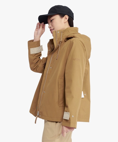 AIGLE(エーグル)の「GORE-TEX ゴアテックス 防水 撥水 防風 透湿 2レイヤーフーデッドハイキングジャケット / フード取り外し可(マウンテンパーカー・レディース・キャメル/ダークブルー・36/38/40)」の5枚目の写真