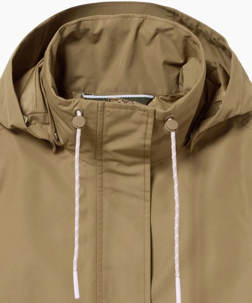 AIGLE(エーグル)の「GORE-TEX ゴアテックス 防水 撥水 防風 透湿 2レイヤーフーデッドハイキングジャケット / フード取り外し可(マウンテンパーカー・レディース・キャメル/ダークブルー・36/38/40)」の15枚目の写真