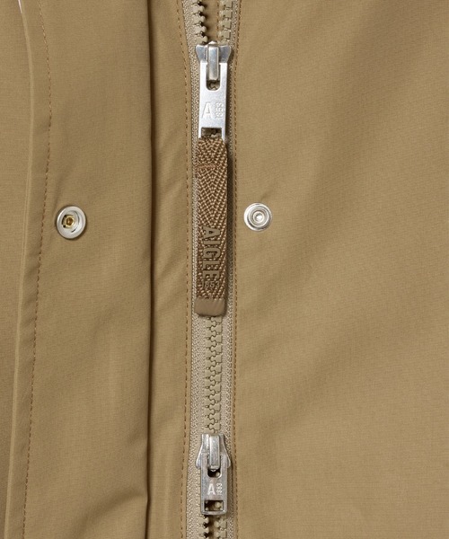 AIGLE(エーグル)の「GORE-TEX ゴアテックス 防水 撥水 防風 透湿 2レイヤーフーデッドハイキングジャケット / フード取り外し可(マウンテンパーカー・レディース・キャメル/ダークブルー・36/38/40)」の19枚目の写真