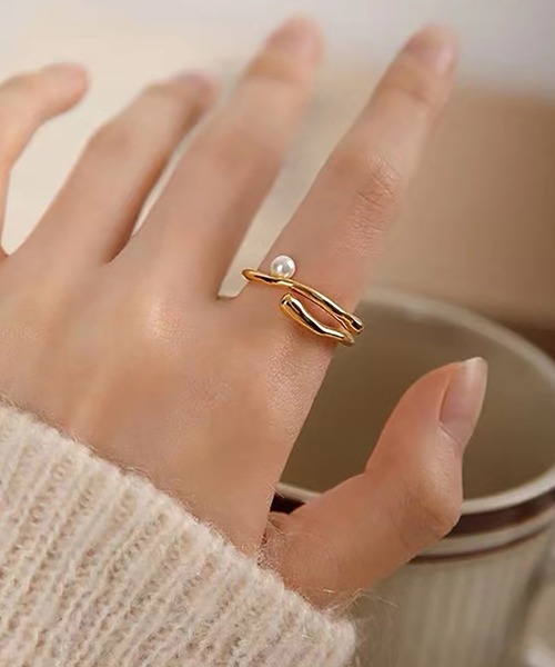Leja（レジャ）の「【LEJA】ウェーブパールフォークリング　結婚式 パーティー 成人式 二次会 同窓会 お呼ばれ オケージョン 20代 30代（リング・レディース・ゴールド/シルバー・FREE）」の2枚目の写真