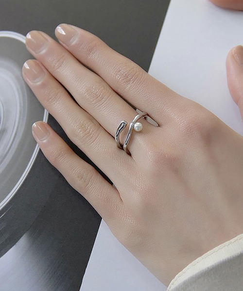 Leja（レジャ）の「【LEJA】ウェーブパールフォークリング　結婚式 パーティー 成人式 二次会 同窓会 お呼ばれ オケージョン 20代 30代（リング・レディース・ゴールド/シルバー・FREE）」の3枚目の写真