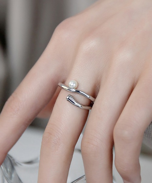 Leja（レジャ）の「【LEJA】ウェーブパールフォークリング　結婚式 パーティー 成人式 二次会 同窓会 お呼ばれ オケージョン 20代 30代（リング・レディース・ゴールド/シルバー・FREE）」の5枚目の写真