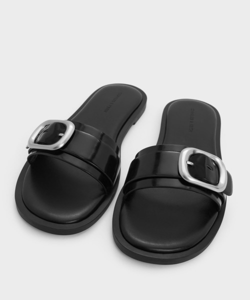 CHARLES & KEITH(チャールズ & キース)の「バックルストラップ スライドサンダル(サンダル・レディース・オフホワイト/ブラック系その他7・23cm/25.5cm/25cm/24.5cm/23.5cm/22.5cm)」の12枚目の写真