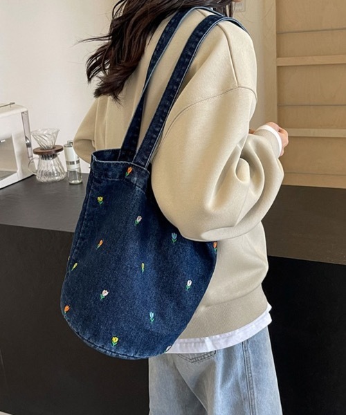Doux Belle(ドゥーベル)の「花柄デザインデニムトートバッグ(トートバッグ・レディース・インディゴブルー/ブラック/ライトブルー・FREE)」の15枚目の写真