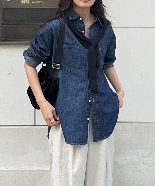fredy emue（フレディエミュ）の「デニムBASICシャツ（シャツ/ブラウス・レディース・ネイビー/ブルー・38）」の5枚目の写真