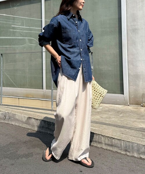 fredy emue（フレディエミュ）の「デニムBASICシャツ（シャツ/ブラウス・レディース・ネイビー/ブルー・38）」の10枚目の写真