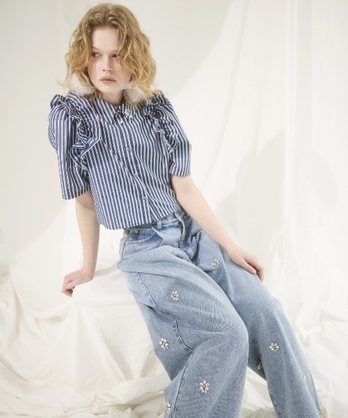AND COUTURE(アンドクチュール)の「ビジュー付きストライプフリルシャツ(シャツ/ブラウス・レディース・ブルー系その他/パープル系その他/ホワイト系その他2/ネイビー/ホワイト系その他・FREE)」の11枚目の写真